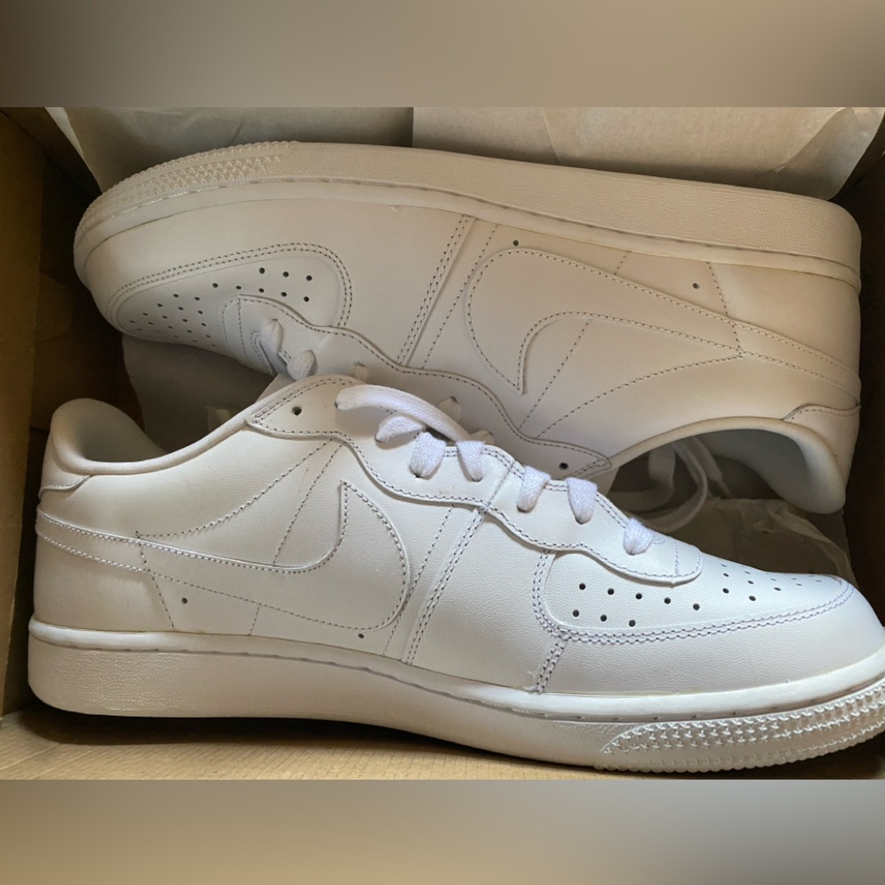 Nike White Men's Athletic Shoes